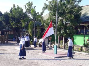 UPACARA PEMBINAAN SISWA SMP UPACARA PEMBINAAN SISWA SMP