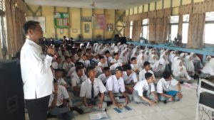 SOSIALISASI SISWA/I PADA MASA PENGENALAN LINGKUNGAN SEKOLAH (MPLS) DI SMA NEGERI 8 BANJARMASIN SOSIALISASI SISWA/I PADA MASA PENGENALAN LINGKUNGAN SEKOLAH (MPLS) DI SMA NEGERI 8 BANJARMASIN